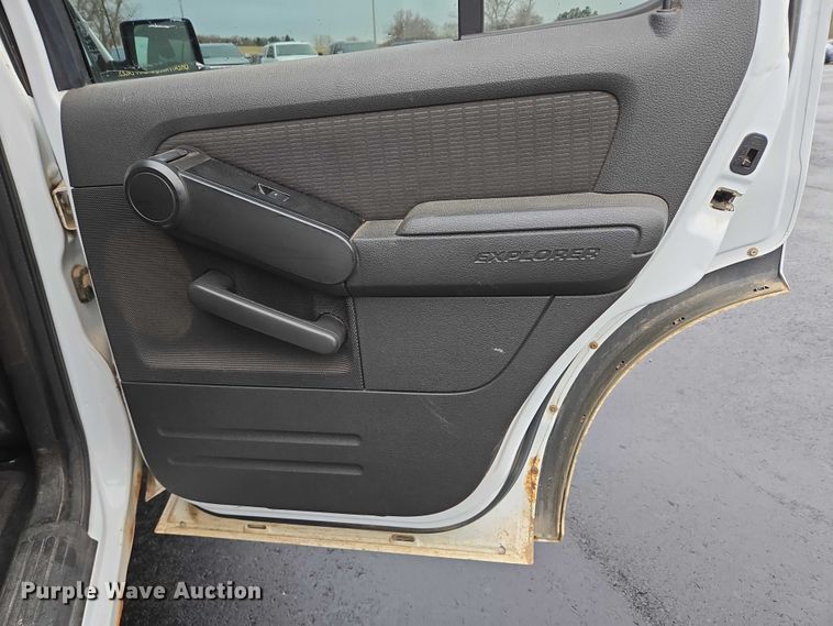 image for item ES2565 2010 Ford Explorer SUV