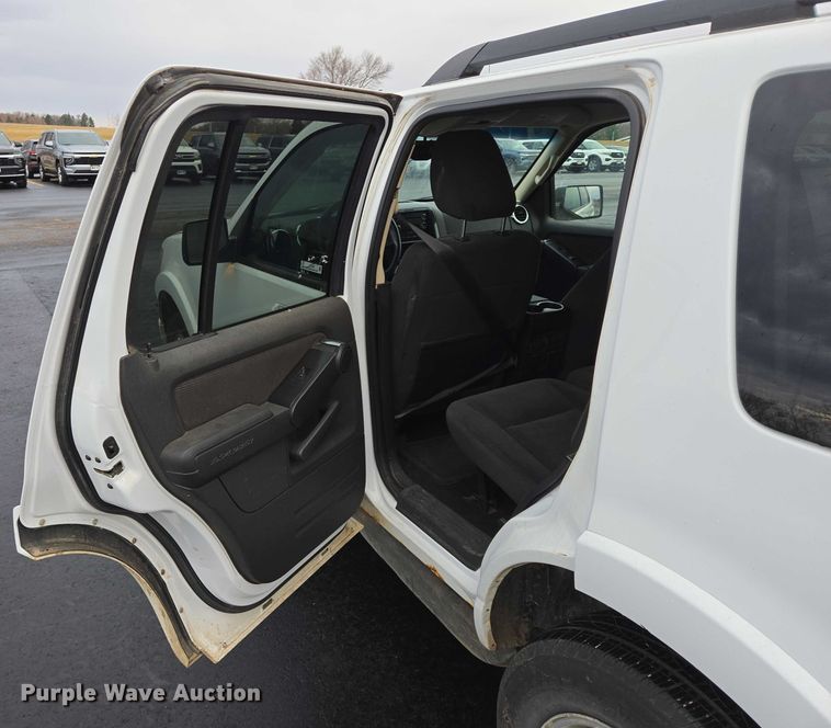 image for item ES2565 2010 Ford Explorer SUV