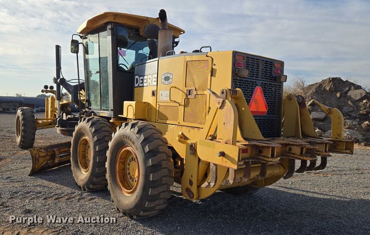 image for item ET5244 2006 John Deere 770D motor grader