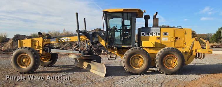 image for item ET5244 2006 John Deere 770D motor grader