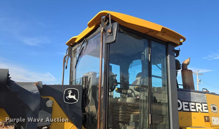 image for item ET5244 2006 John Deere 770D motor grader