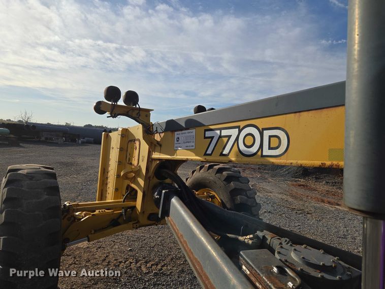 image for item ET5244 2006 John Deere 770D motor grader