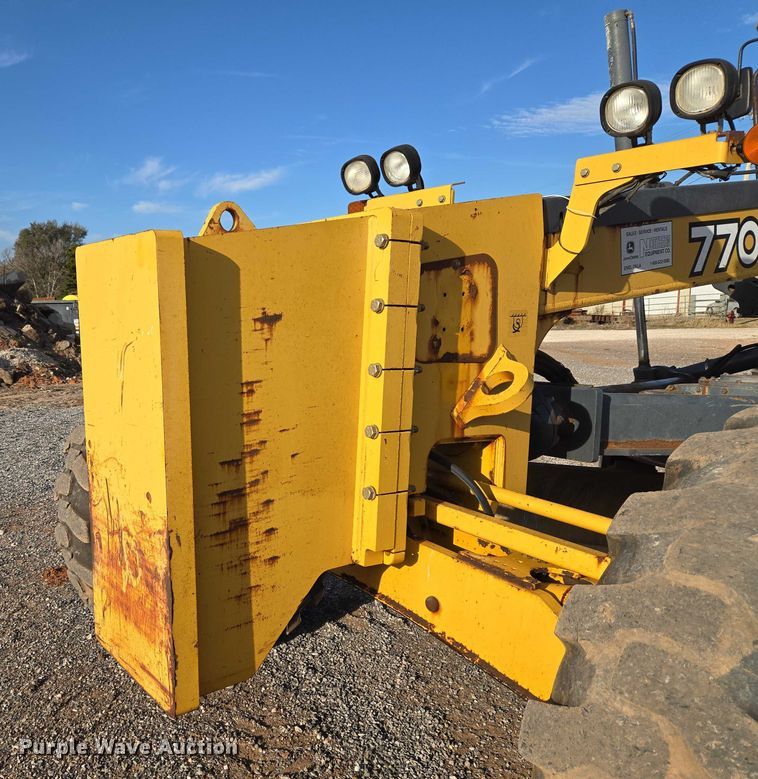 image for item ET5244 2006 John Deere 770D motor grader