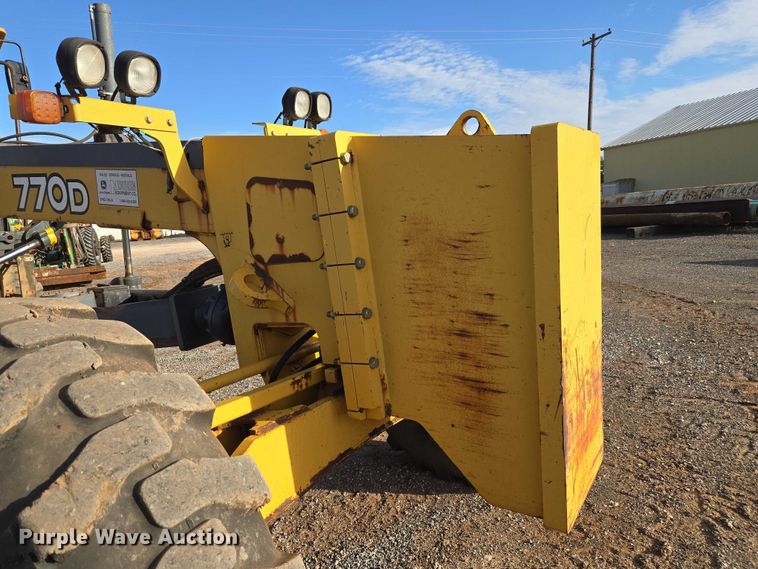 image for item ET5244 2006 John Deere 770D motor grader