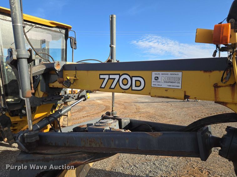 image for item ET5244 2006 John Deere 770D motor grader