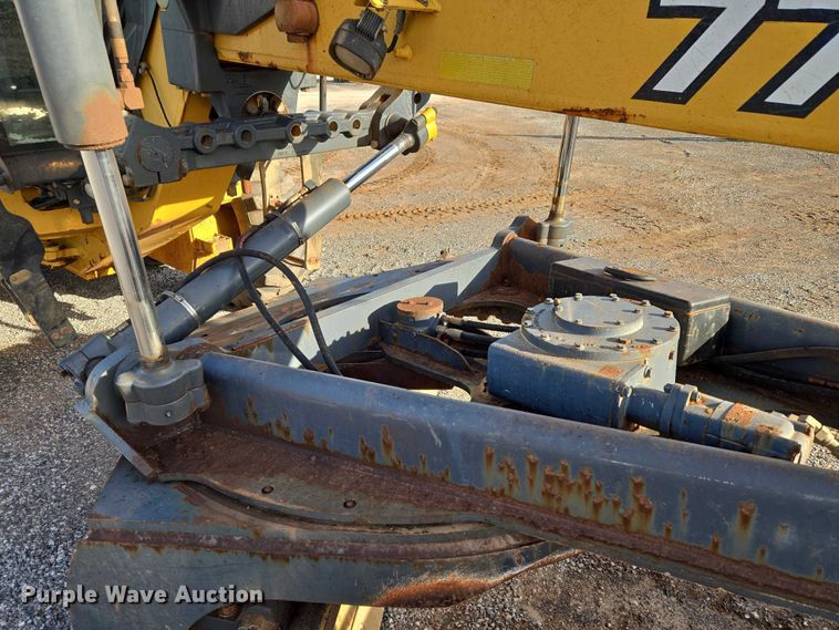 image for item ET5244 2006 John Deere 770D motor grader