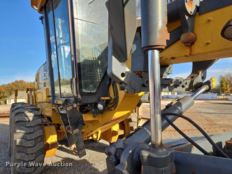 image for item ET5244 2006 John Deere 770D motor grader