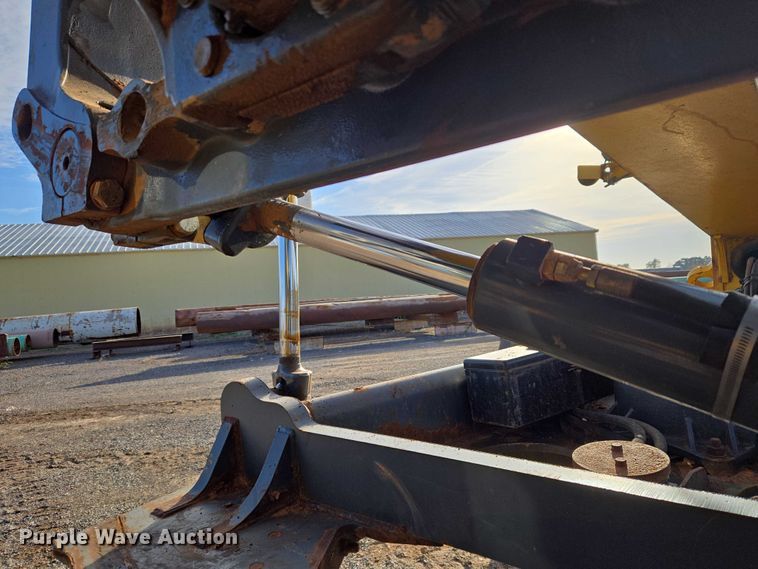 image for item ET5244 2006 John Deere 770D motor grader