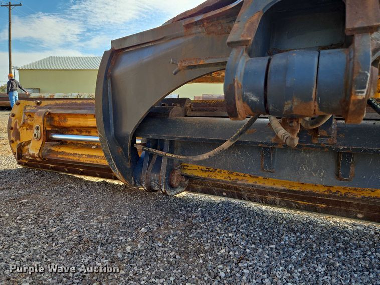 image for item ET5244 2006 John Deere 770D motor grader