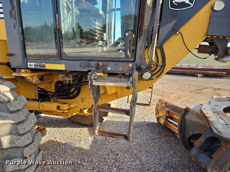 image for item ET5244 2006 John Deere 770D motor grader