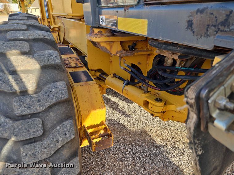 image for item ET5244 2006 John Deere 770D motor grader