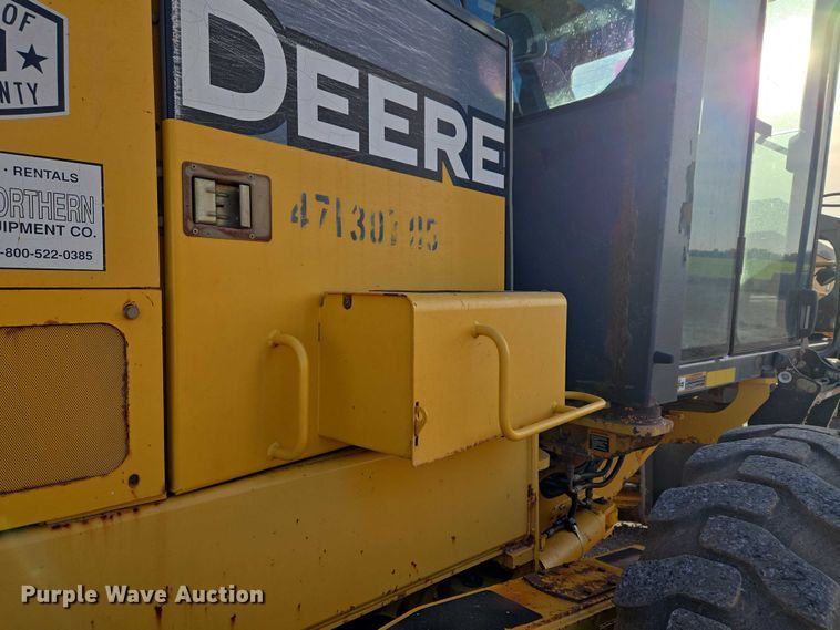 image for item ET5244 2006 John Deere 770D motor grader