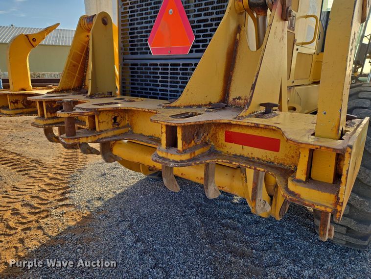 image for item ET5244 2006 John Deere 770D motor grader