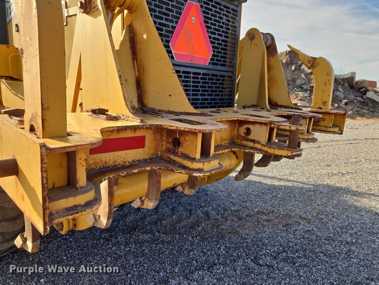 image for item ET5244 2006 John Deere 770D motor grader