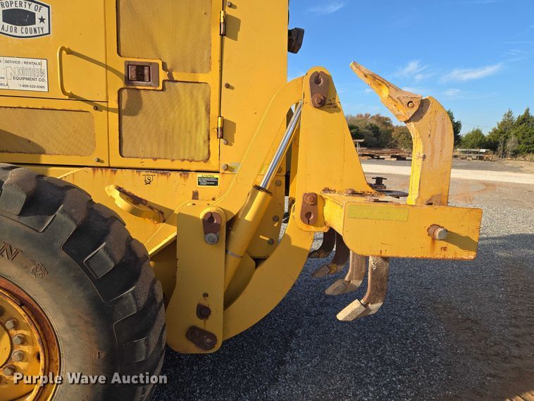 image for item ET5244 2006 John Deere 770D motor grader