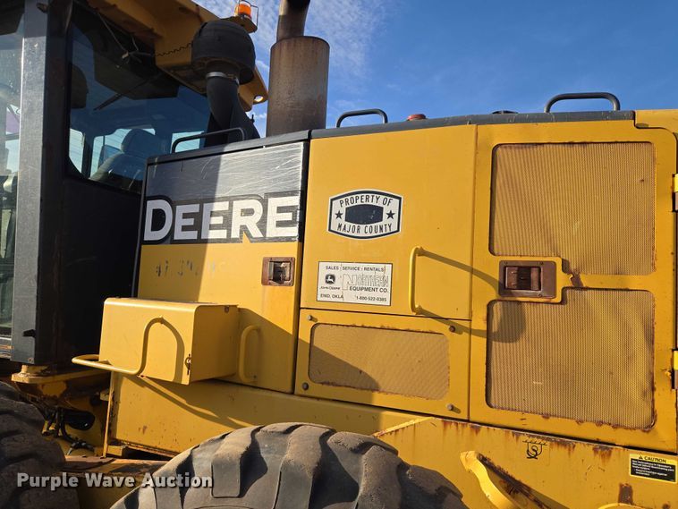 image for item ET5244 2006 John Deere 770D motor grader