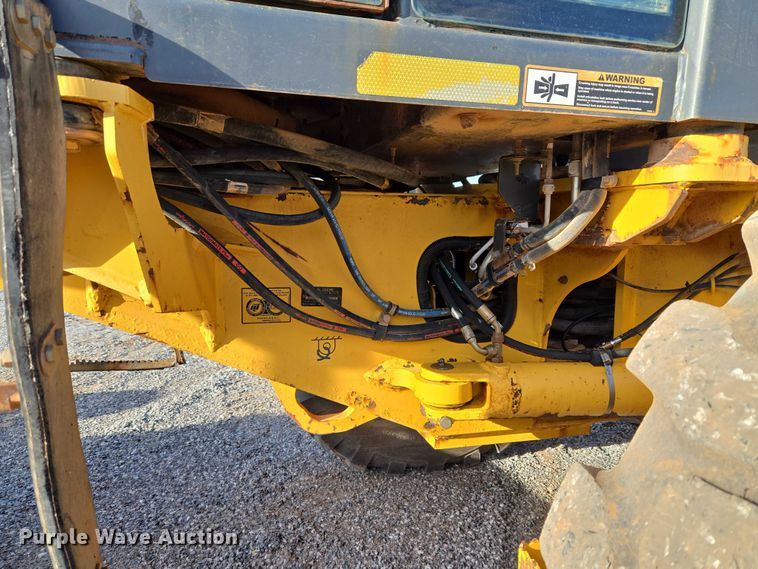 image for item ET5244 2006 John Deere 770D motor grader