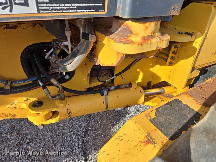 image for item ET5244 2006 John Deere 770D motor grader