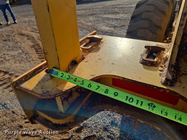 image for item ET5244 2006 John Deere 770D motor grader