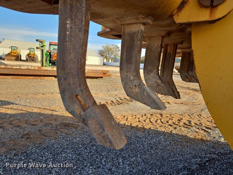 image for item ET5244 2006 John Deere 770D motor grader