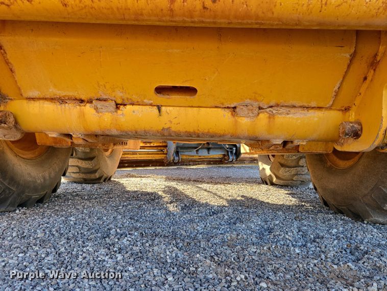 image for item ET5244 2006 John Deere 770D motor grader