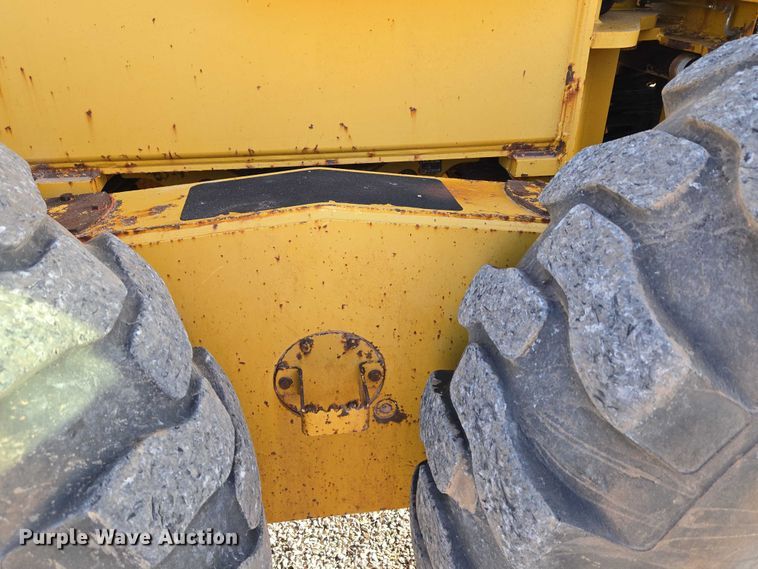 image for item ET5244 2006 John Deere 770D motor grader