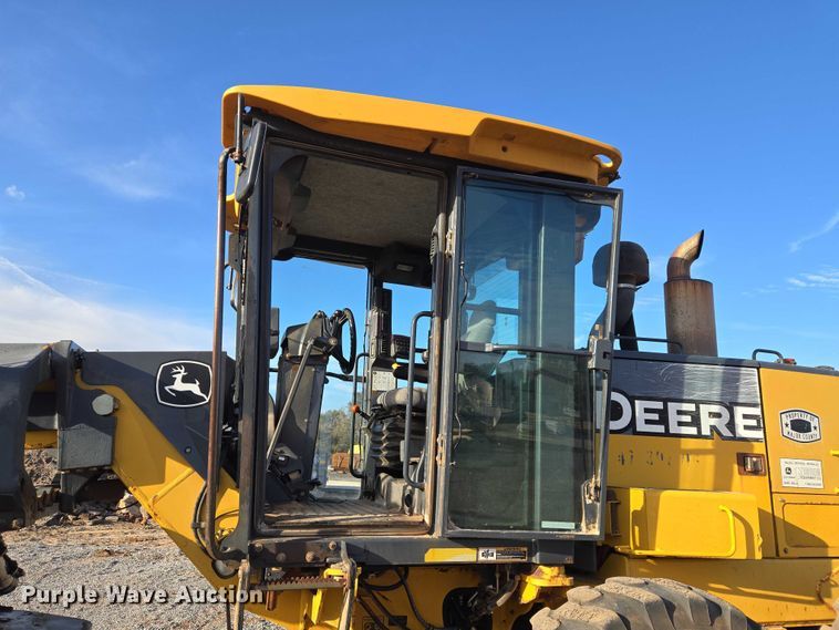 image for item ET5244 2006 John Deere 770D motor grader