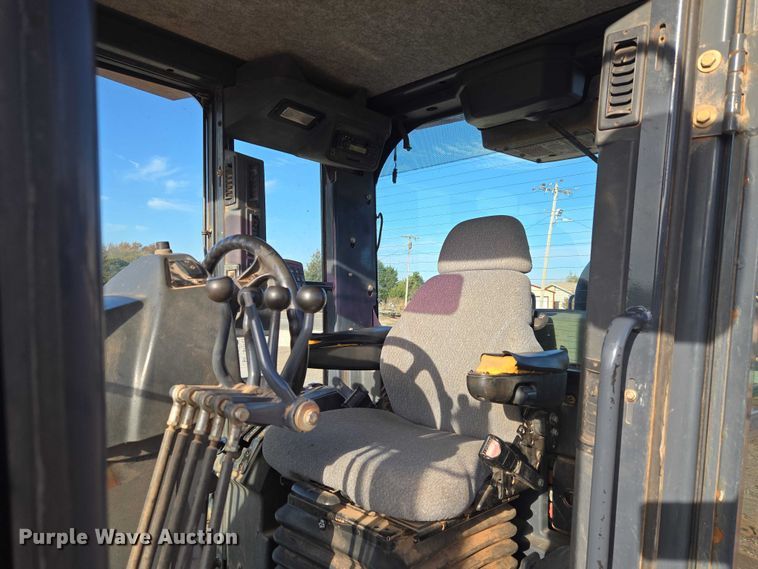 image for item ET5244 2006 John Deere 770D motor grader