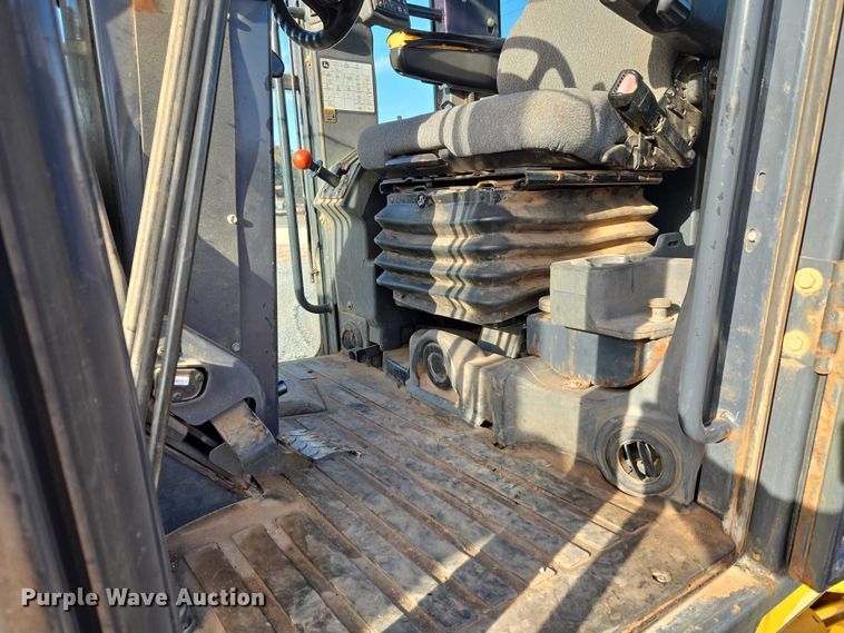 image for item ET5244 2006 John Deere 770D motor grader