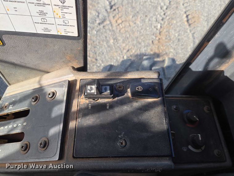 image for item ET5244 2006 John Deere 770D motor grader