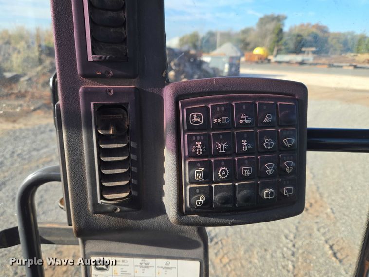 image for item ET5244 2006 John Deere 770D motor grader