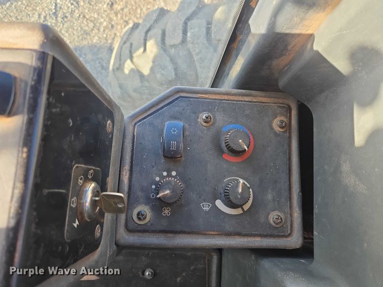 image for item ET5244 2006 John Deere 770D motor grader