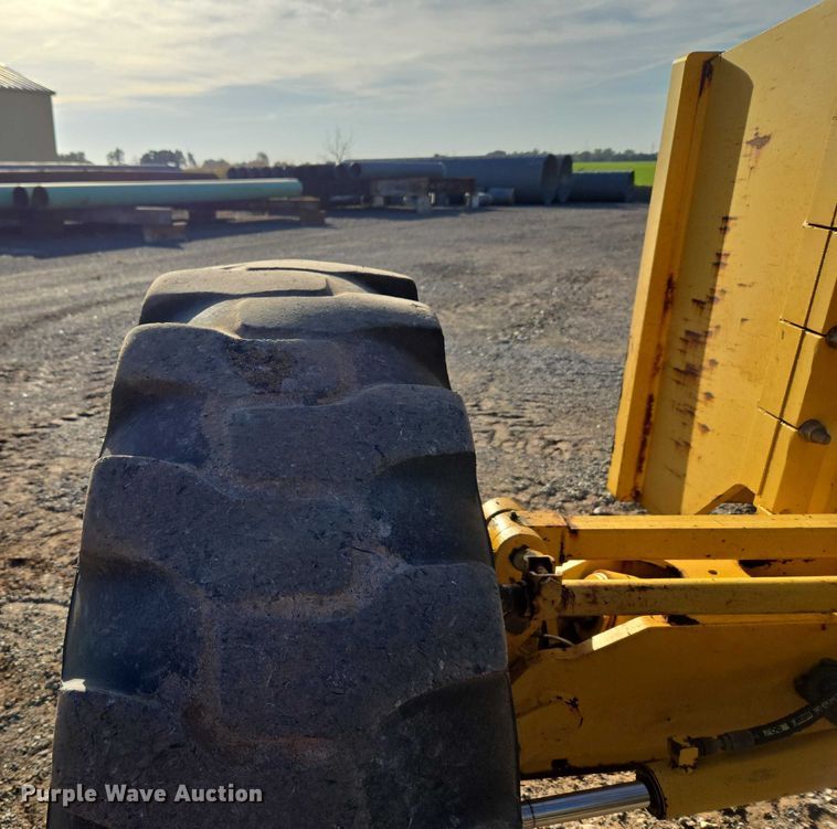 image for item ET5244 2006 John Deere 770D motor grader