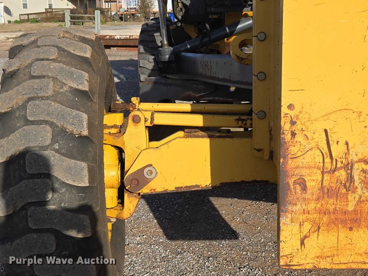 image for item ET5244 2006 John Deere 770D motor grader