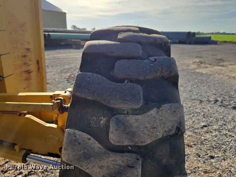 image for item ET5244 2006 John Deere 770D motor grader