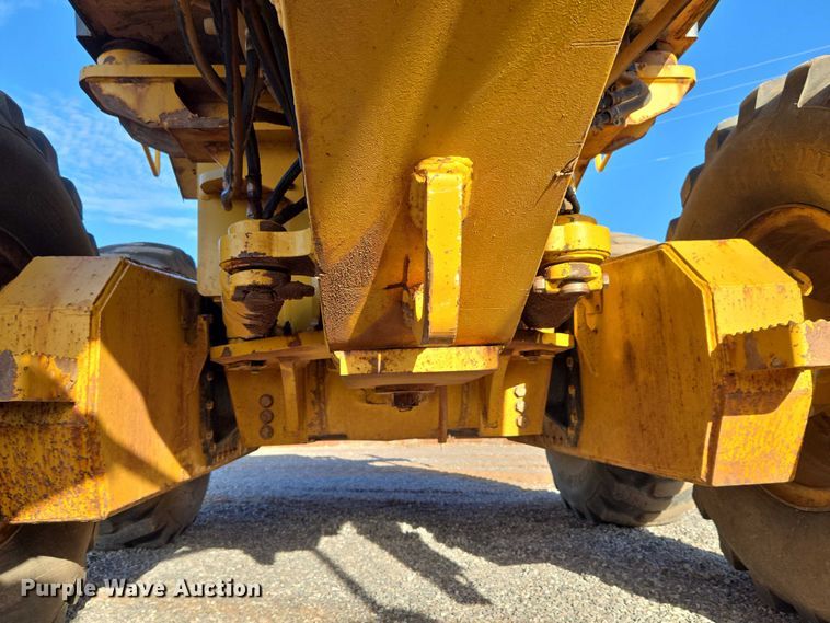 image for item ET5244 2006 John Deere 770D motor grader