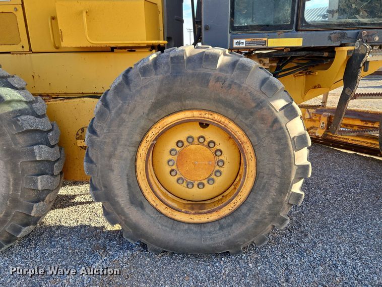 image for item ET5244 2006 John Deere 770D motor grader