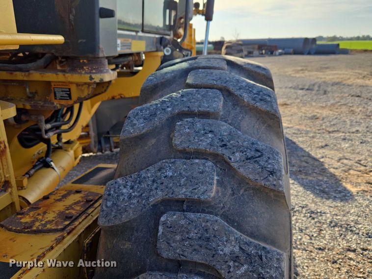 image for item ET5244 2006 John Deere 770D motor grader