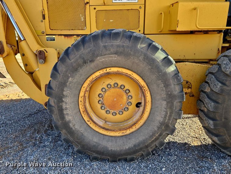 image for item ET5244 2006 John Deere 770D motor grader