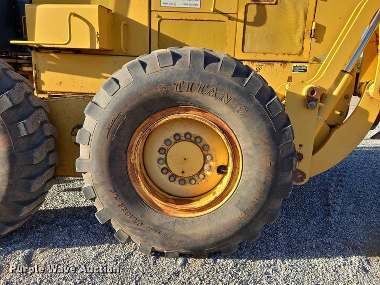 image for item ET5244 2006 John Deere 770D motor grader