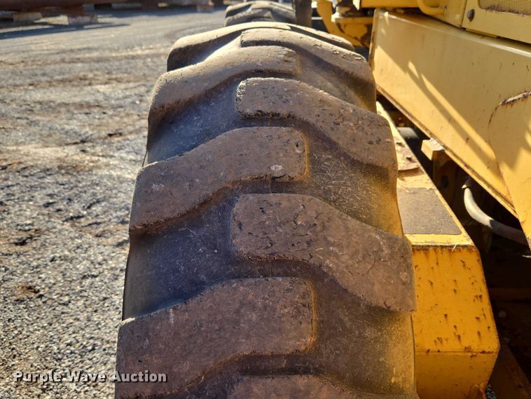 image for item ET5244 2006 John Deere 770D motor grader