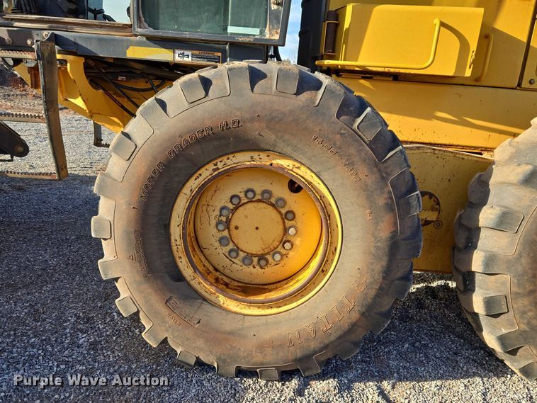 image for item ET5244 2006 John Deere 770D motor grader