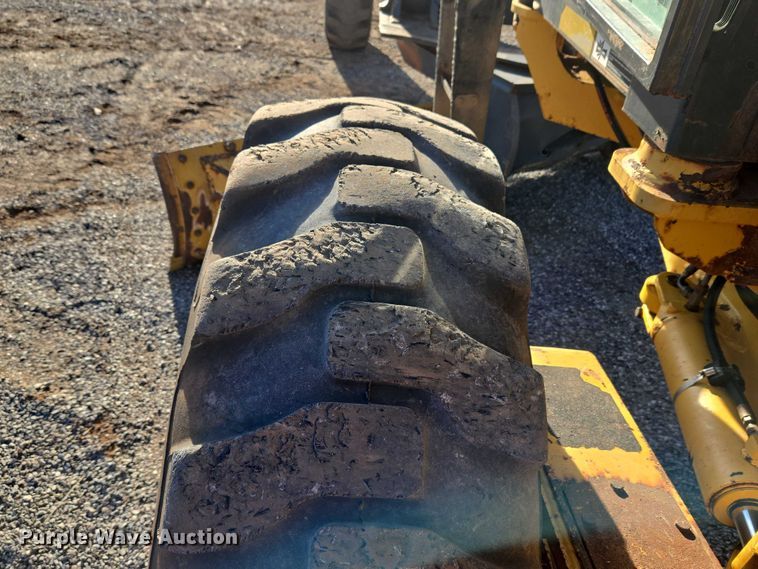 image for item ET5244 2006 John Deere 770D motor grader