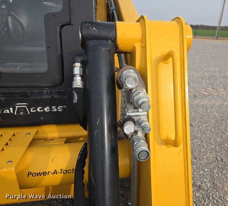 image for item ET5275 2023 Gehl VT320 tracked skid steer loader