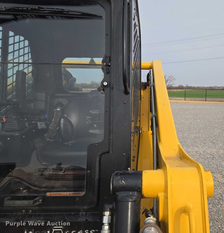 image for item ET5275 2023 Gehl VT320 tracked skid steer loader