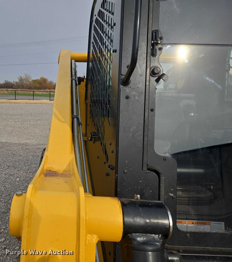 image for item ET5275 2023 Gehl VT320 tracked skid steer loader