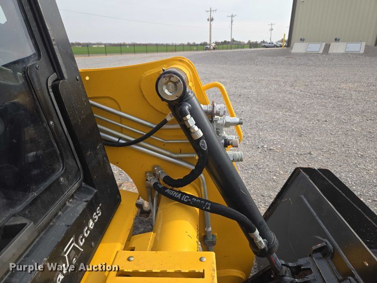 image for item ET5275 2023 Gehl VT320 tracked skid steer loader