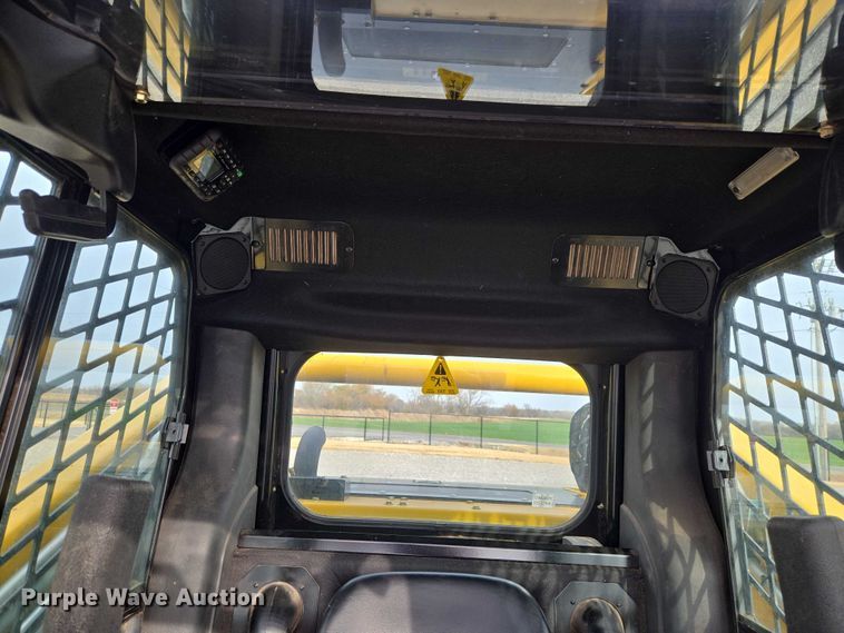 image for item ET5275 2023 Gehl VT320 tracked skid steer loader