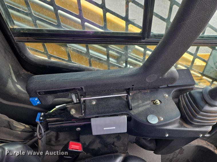 image for item ET5275 2023 Gehl VT320 tracked skid steer loader