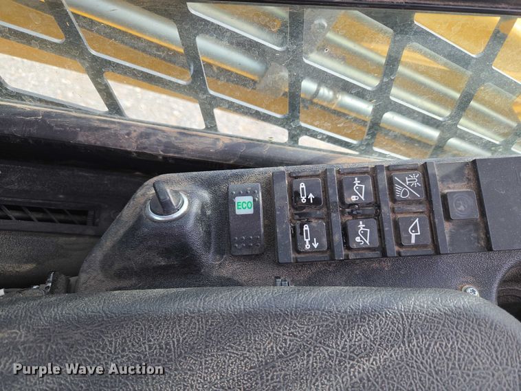 image for item ET5275 2023 Gehl VT320 tracked skid steer loader